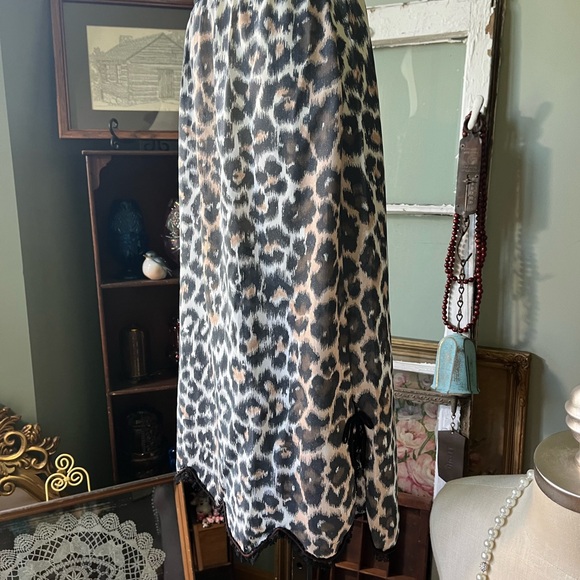 VINTAGE ARISTOCRAFT LEOPARD PRINT SLIP WITH BLACK TRIM SIDE SLITS SIZE MEDIUM - Picture 4 of 13